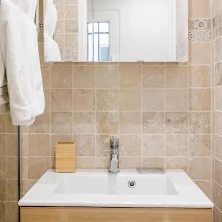 Apartment De Charm Distinctif Sejour Elegant Dans Le Marais Branche *